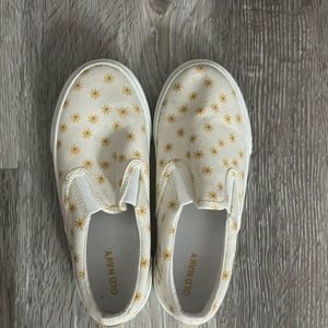 Kids Old navy shoes size 1